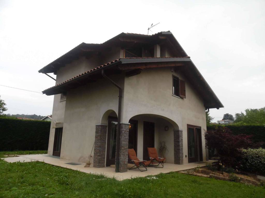 casa indipendente in vendita a Torre Canavese