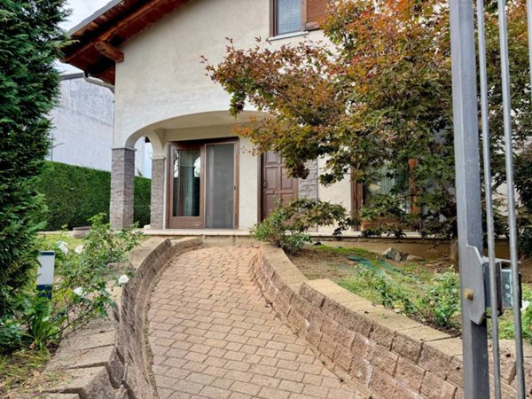 casa indipendente in vendita a Torre Canavese