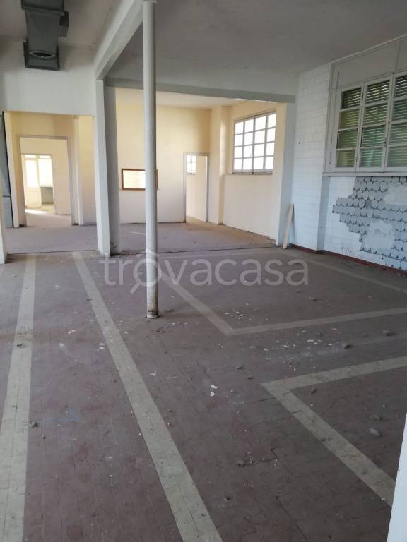 locale commerciale in vendita a Torre Pellice