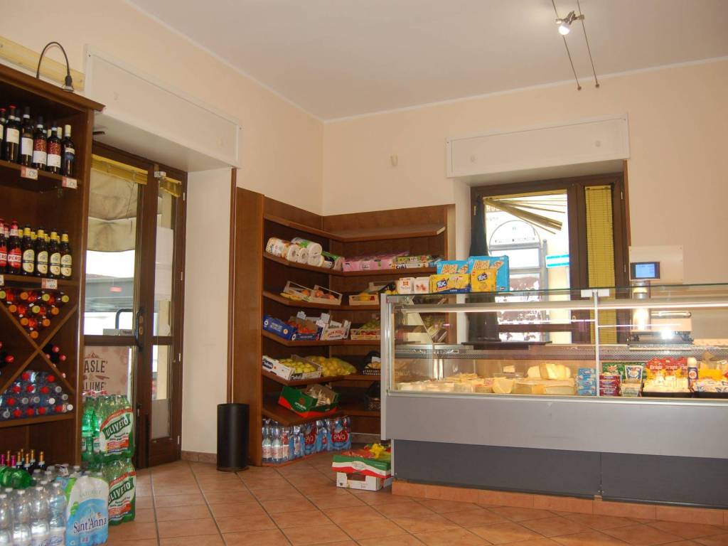 locale commerciale in vendita a Torre Pellice