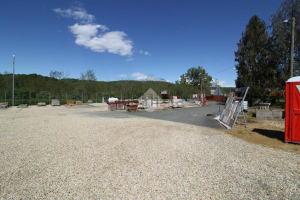 locale di sgombero in vendita a Trana