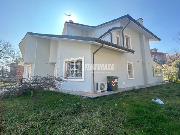 casa indipendente in vendita a Trana