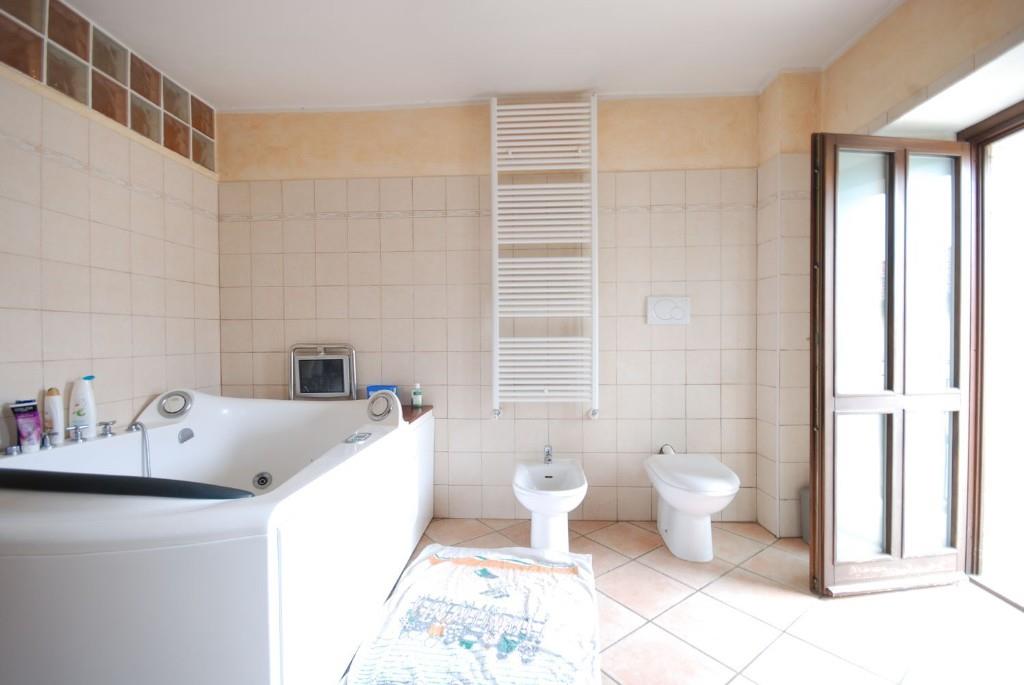 casa indipendente in vendita a Trana