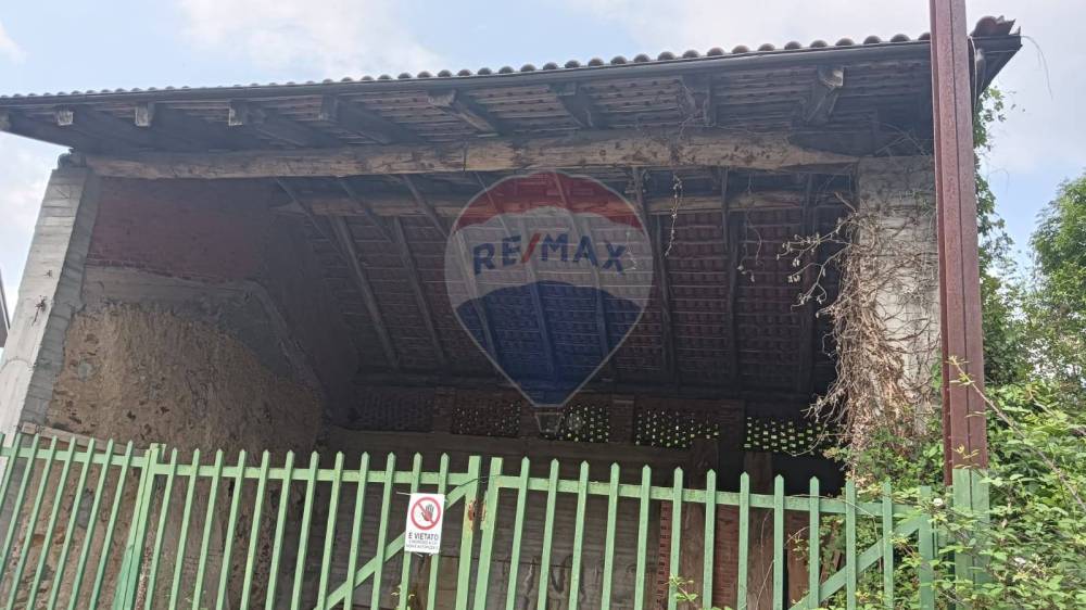 locale di sgombero in vendita a Trana