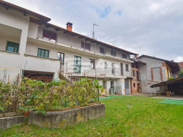 casa indipendente in vendita a Trana