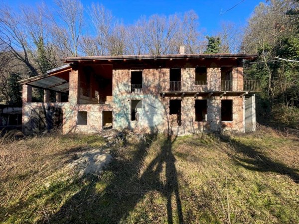 casa indipendente in vendita a Trana