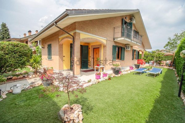 casa indipendente in vendita a Trana