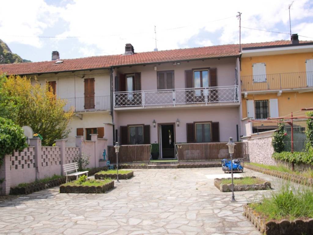 casa indipendente in vendita a Trana