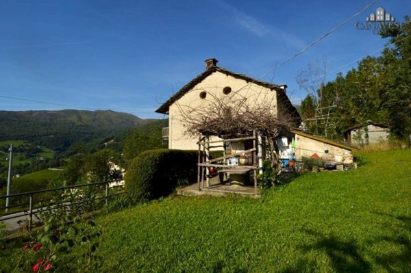 casa indipendente in vendita a Traversella in zona Fondo