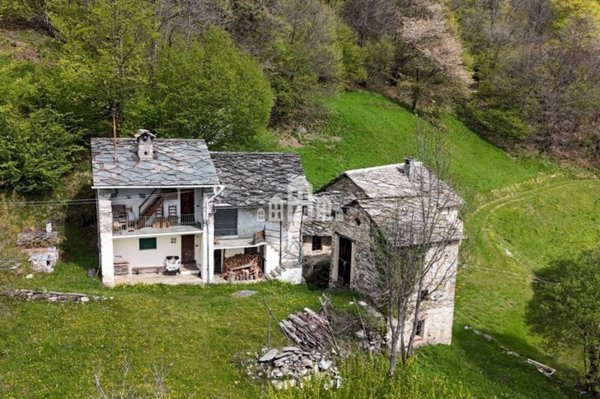 casa indipendente in vendita a Traversella