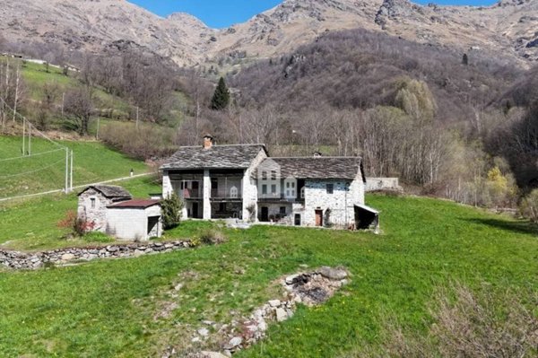 casa indipendente in vendita a Traversella