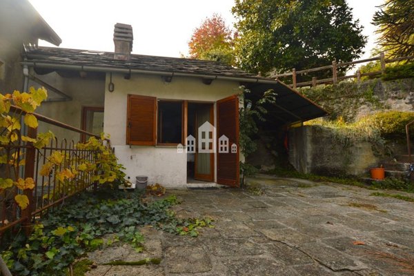 casa indipendente in vendita a Traversella in zona Cappia