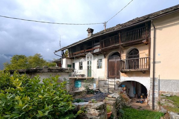 casa indipendente in vendita a Traversella