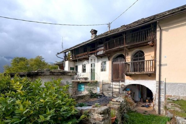 casa indipendente in vendita a Traversella