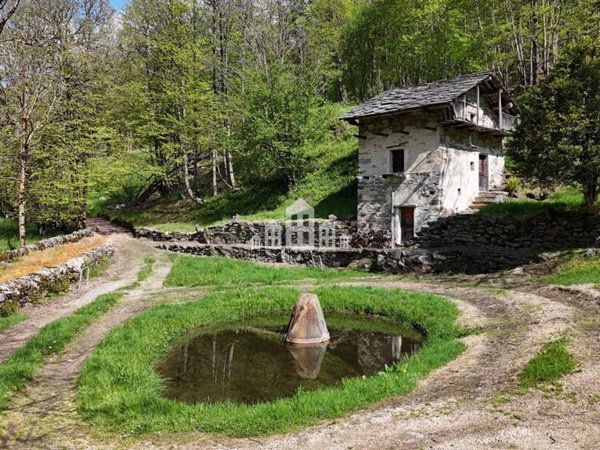 casale in vendita a Traversella