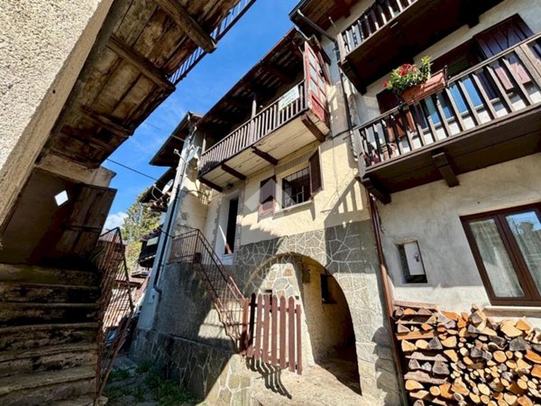 casa indipendente in vendita a Traversella