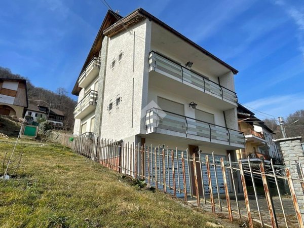 casa indipendente in vendita a Traves