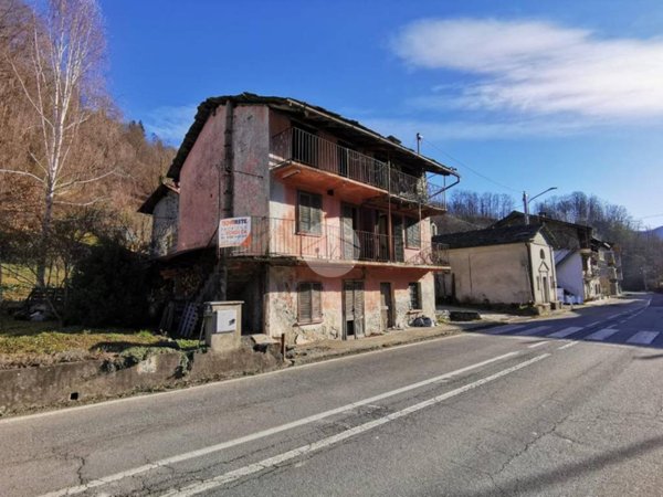 casa indipendente in vendita a Traves