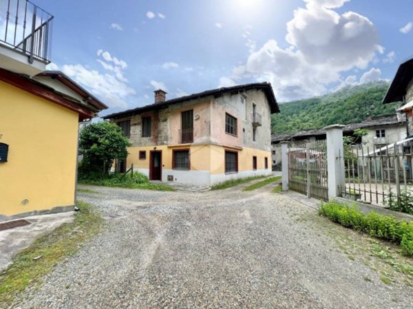 casa indipendente in vendita a Traves