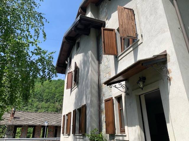 casa indipendente in vendita a Traves