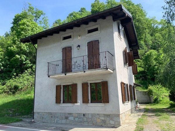 casa indipendente in vendita a Traves