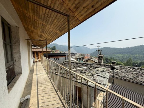 casa semindipendente in vendita a Traves