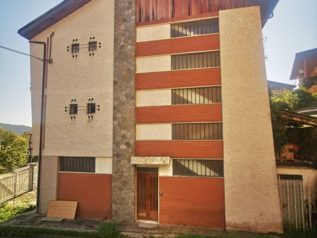 casa indipendente in vendita a Traves