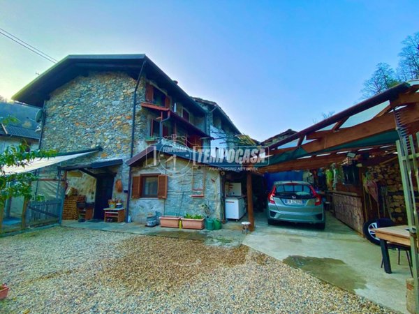 casa indipendente in vendita a Traves