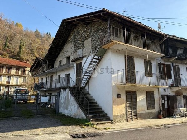 casa indipendente in vendita a Traves