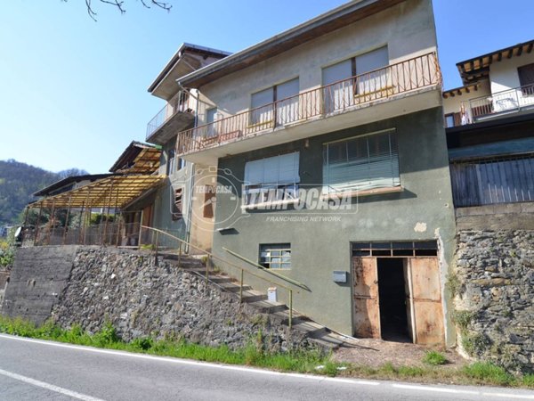 casa indipendente in vendita a Traves