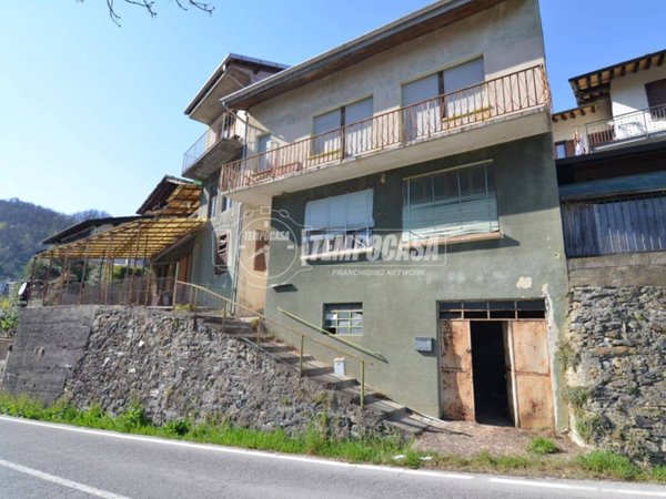 casa indipendente in vendita a Traves