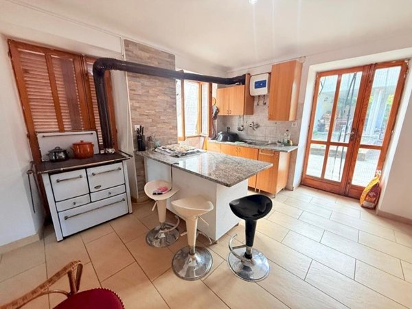 casa indipendente in vendita a Traves
