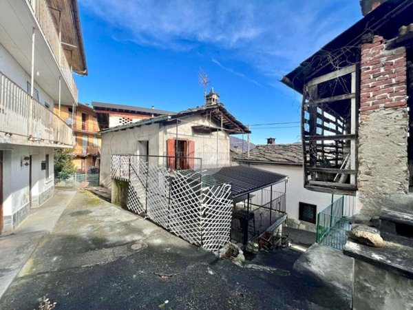 casa indipendente in vendita a Traves