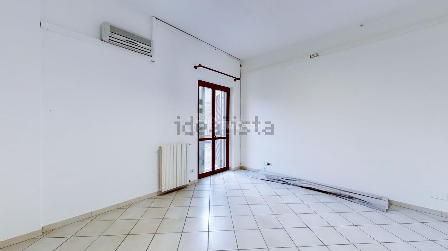 locale commerciale in vendita a Trofarello