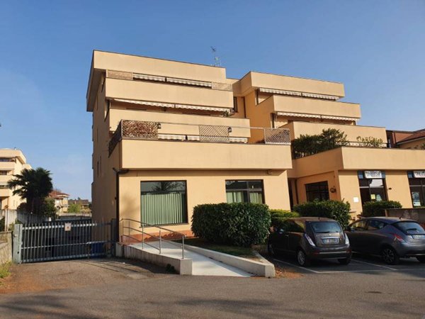 locale di sgombero in vendita a Trofarello