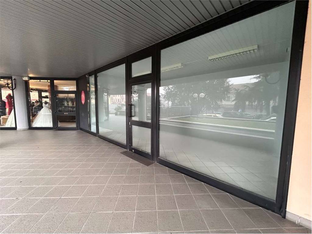 negozio in vendita a Trofarello