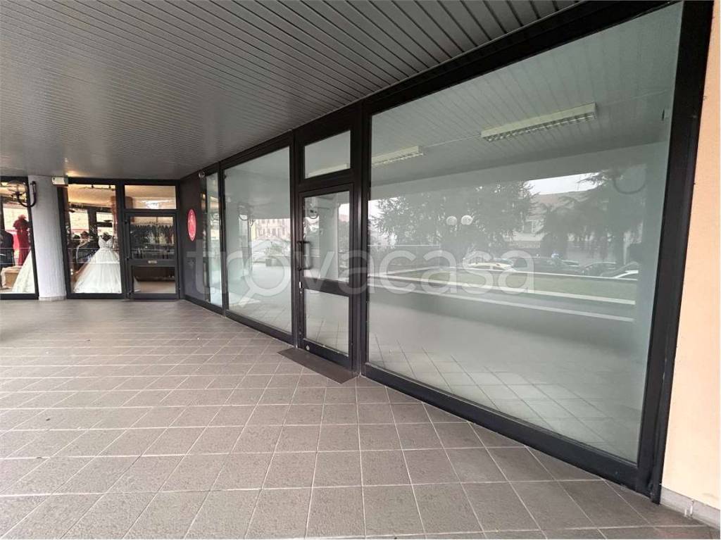 negozio in vendita a Trofarello