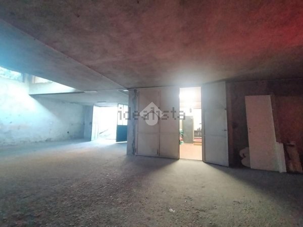 locale di sgombero in vendita a Trofarello