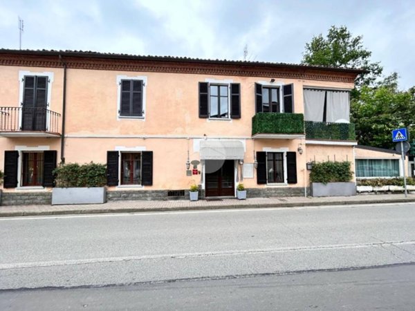 negozio in vendita a Trofarello in zona Valle Sauglio