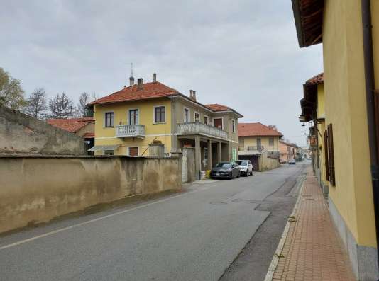 intera palazzina in vendita a Trofarello in zona Valle Sauglio