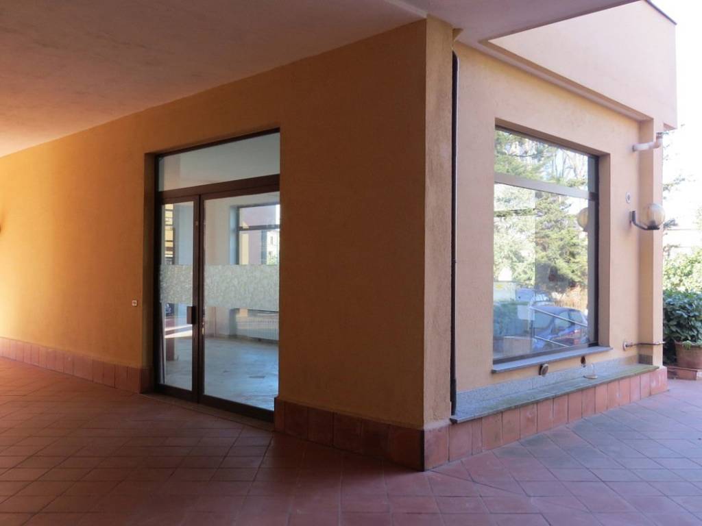negozio in vendita a Trofarello