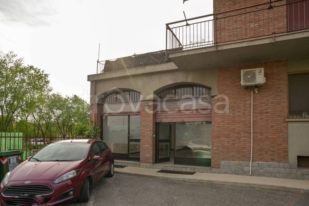 locale commerciale in vendita a Trofarello