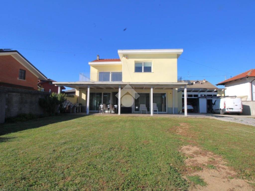 casa indipendente in vendita a Trofarello in zona Valle Sauglio