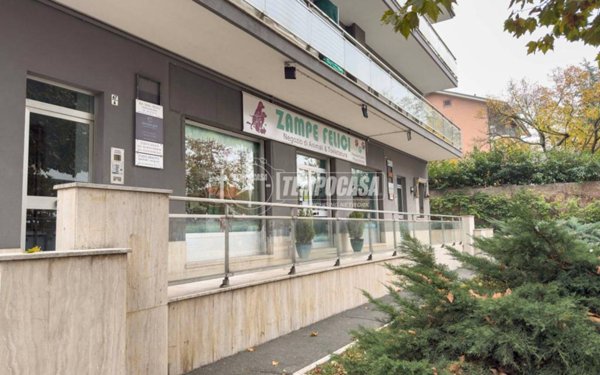 negozio in vendita a Trofarello