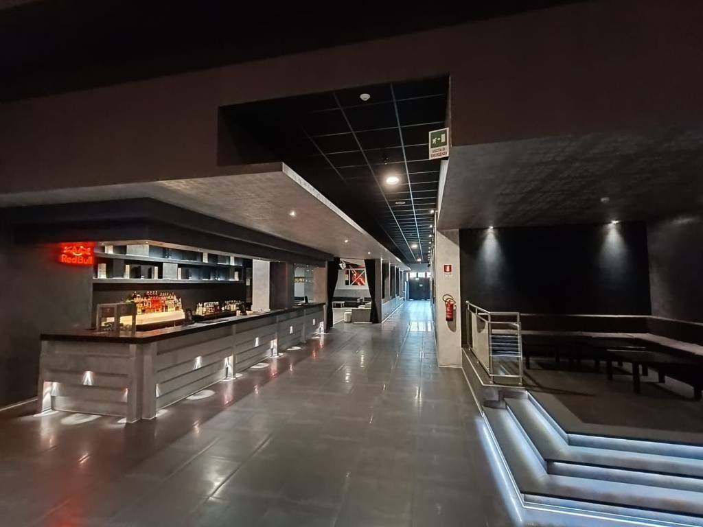 negozio in vendita a Trofarello