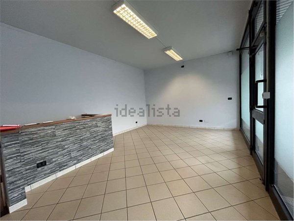 locale commerciale in vendita a Trofarello