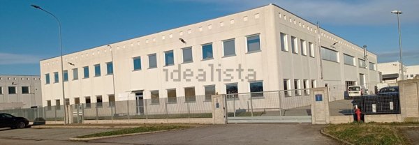 capannone in vendita a Trofarello