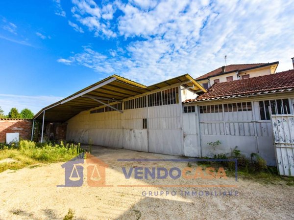 locale commerciale in vendita a Trofarello