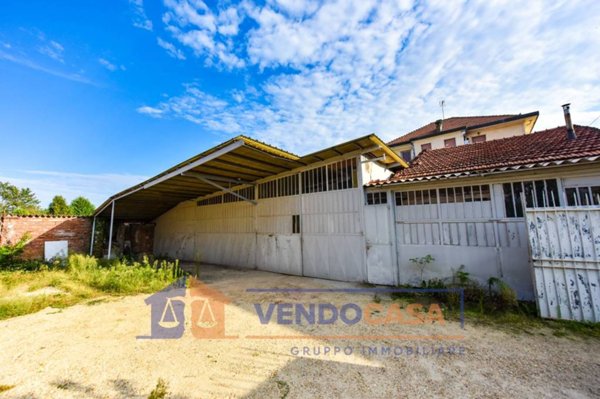 locale commerciale in vendita a Trofarello