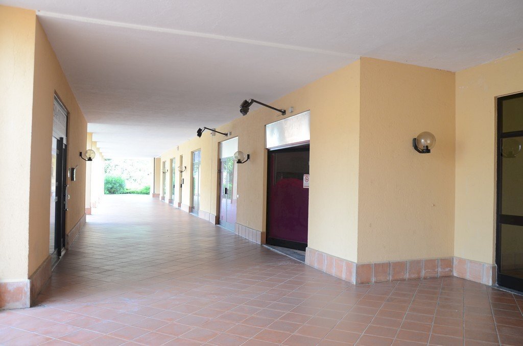 locale commerciale in vendita a Trofarello